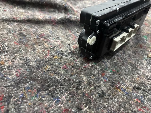 bontott VW GOLF V Klíma Kapcsoló