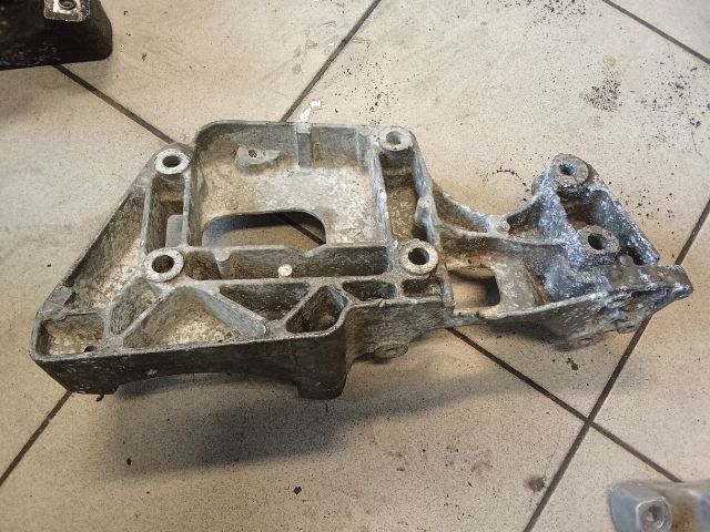 bontott VW GOLF V Klímakompresszor Tartó Bak