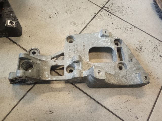 bontott VW GOLF V Klímakompresszor Tartó Bak