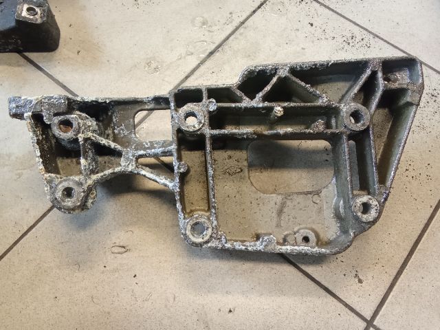 bontott VW GOLF V Klímakompresszor Tartó Bak