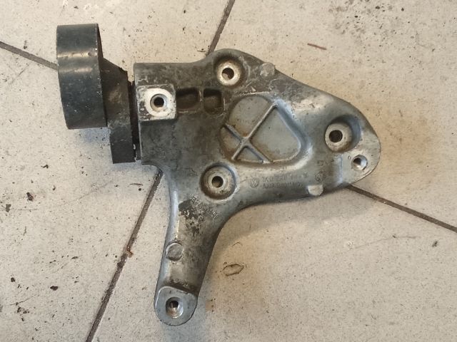 bontott VW GOLF V Klímakompresszor Tartó Bak