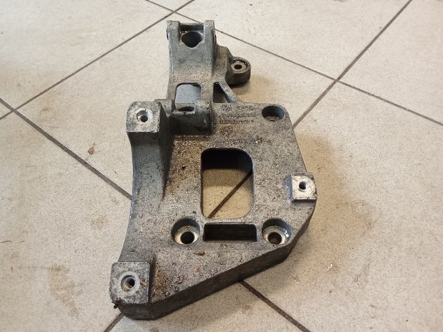 bontott VW GOLF V Klímakompresszor Tartó Bak