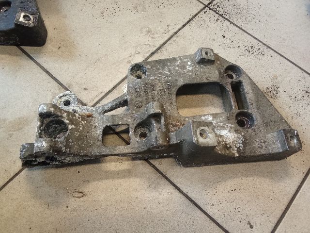 bontott VW GOLF V Klímakompresszor Tartó Bak