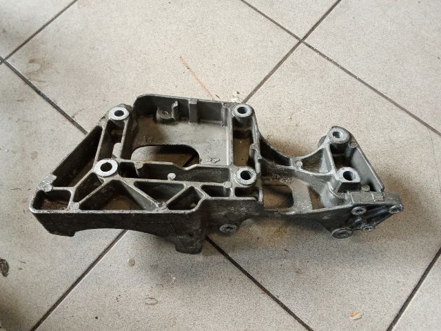 bontott VW GOLF V Klímakompresszor Tartó Bak