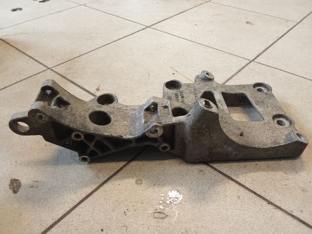 bontott VW GOLF V Klímakompresszor Tartó Bak