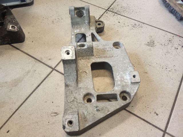 bontott VW GOLF V Klímakompresszor Tartó Bak