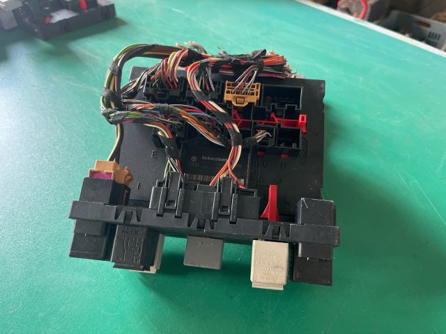 bontott VW GOLF V Komfort Elektronika