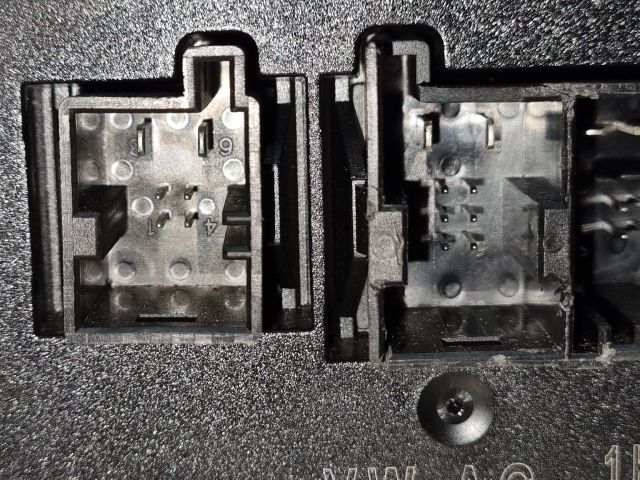 bontott VW GOLF V Komfort Elektronika