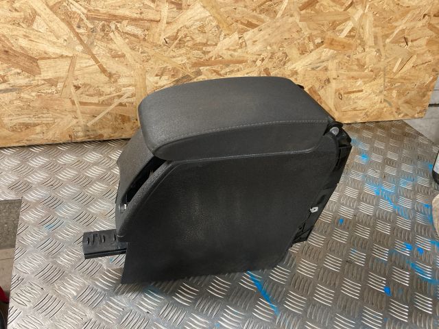 bontott VW GOLF V Könyöklő