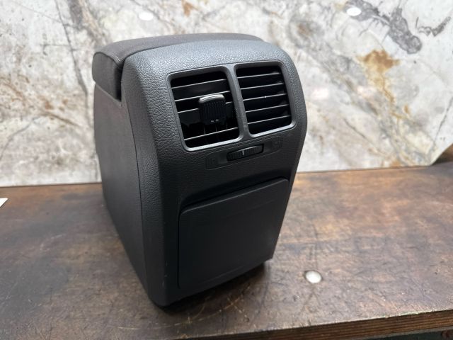 bontott VW GOLF V Könyöklő