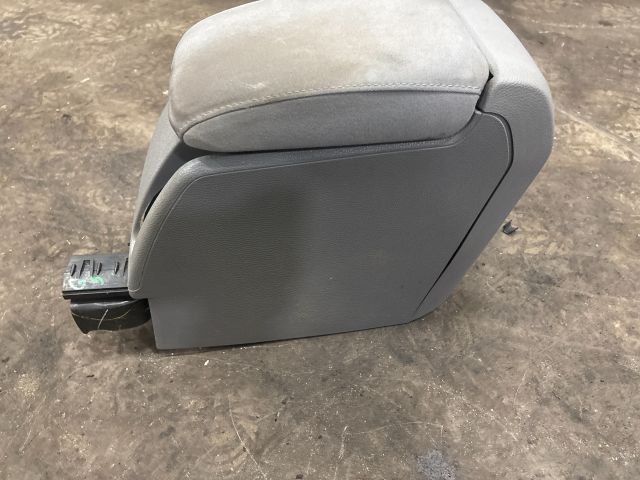 bontott VW GOLF V Könyöklő