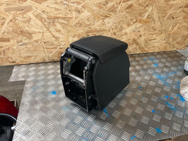 bontott VW GOLF V Könyöklő