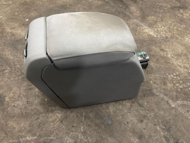 bontott VW GOLF V Könyöklő