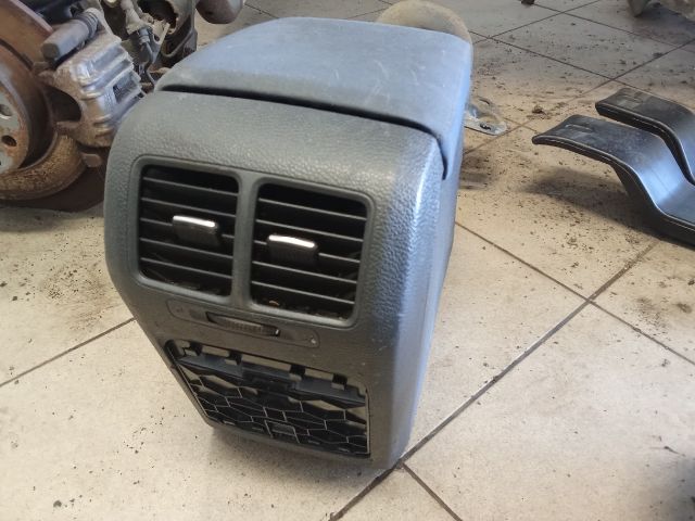 bontott VW GOLF V Könyöklő