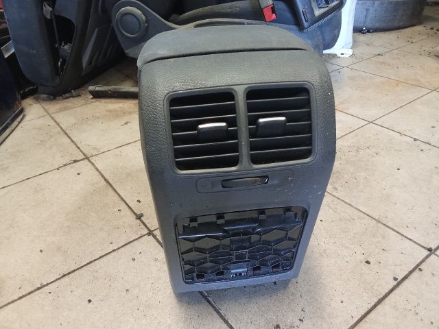 bontott VW GOLF V Könyöklő