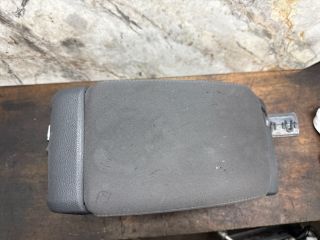 bontott VW GOLF V Könyöklő