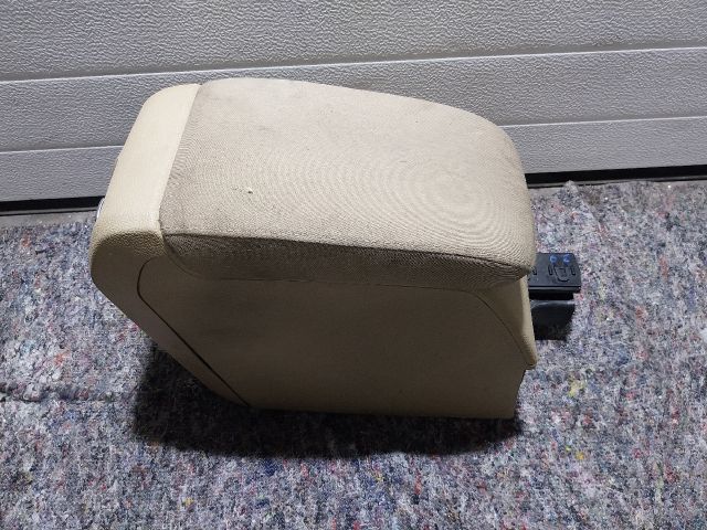 bontott VW GOLF V Könyöklő