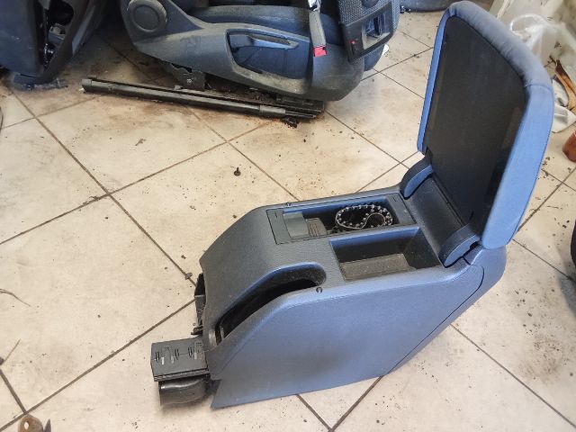 bontott VW GOLF V Könyöklő