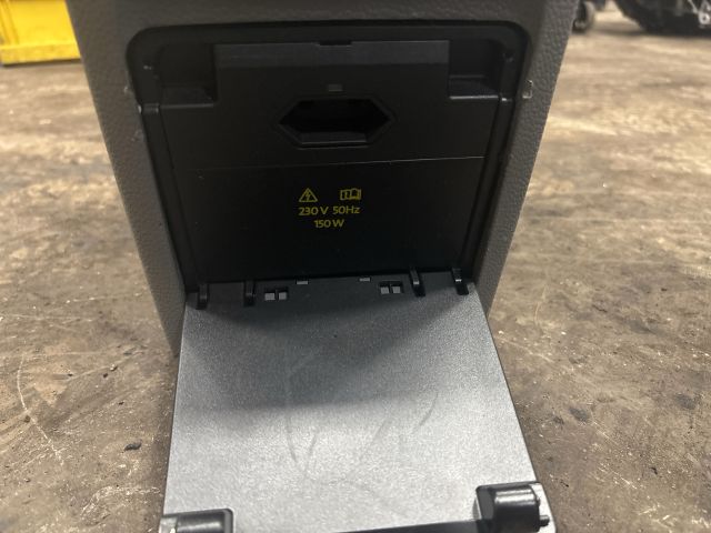 bontott VW GOLF V Könyöklő