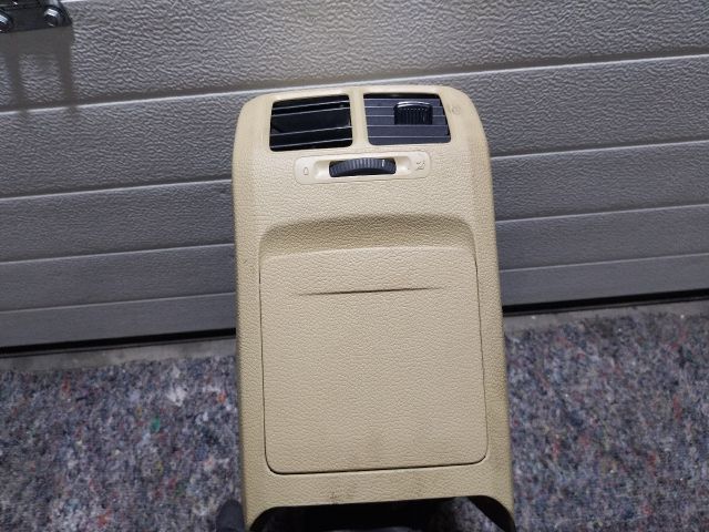 bontott VW GOLF V Könyöklő