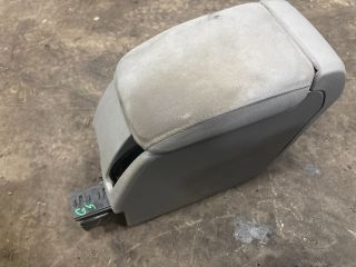 bontott VW GOLF V Könyöklő