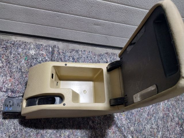 bontott VW GOLF V Könyöklő