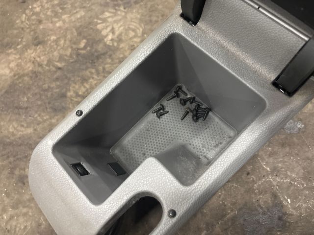 bontott VW GOLF V Könyöklő