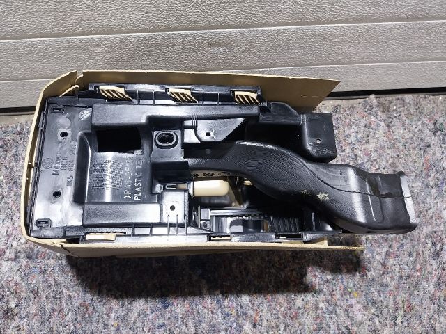 bontott VW GOLF V Könyöklő