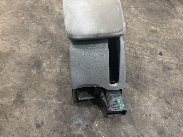 bontott VW GOLF V Könyöklő