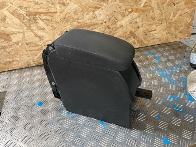 bontott VW GOLF V Könyöklő