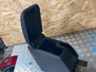 bontott VW GOLF V Könyöklő