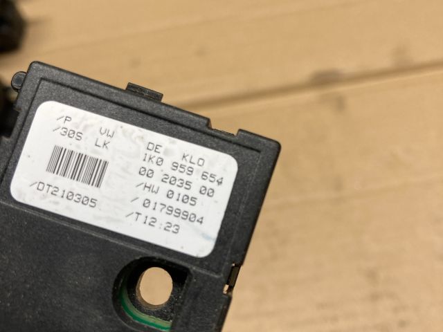 bontott VW GOLF V Kormányszög Jeladó