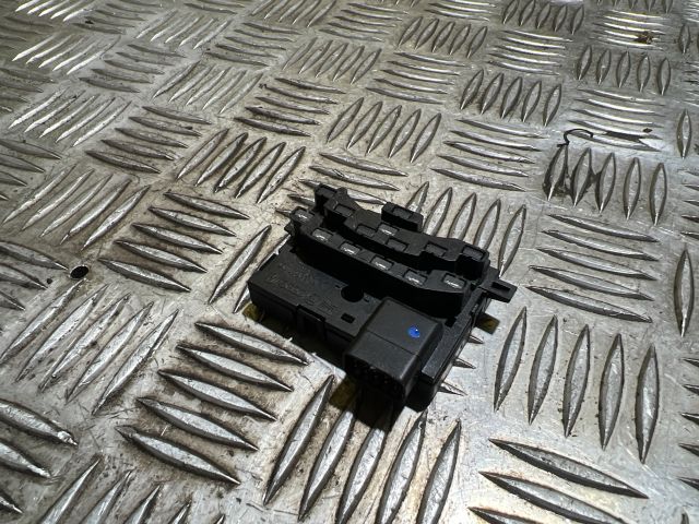 bontott VW GOLF V Kormányszög Jeladó