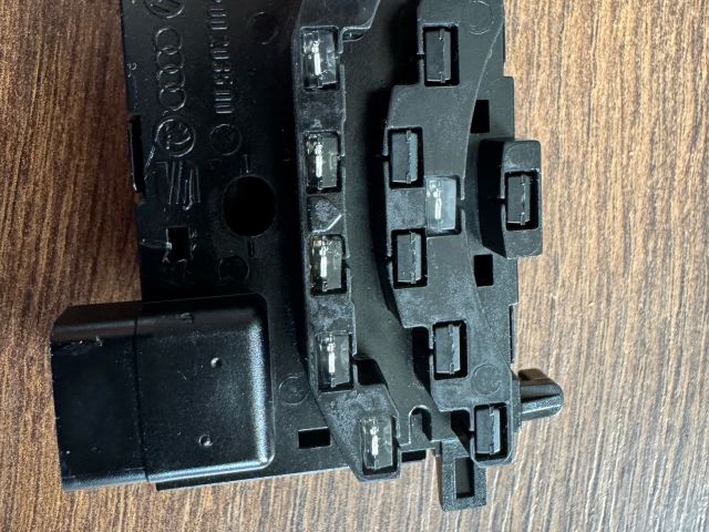 bontott VW GOLF V Kormányszög Jeladó