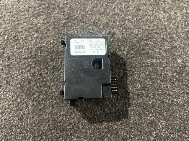 bontott VW GOLF V Kormányszög Jeladó