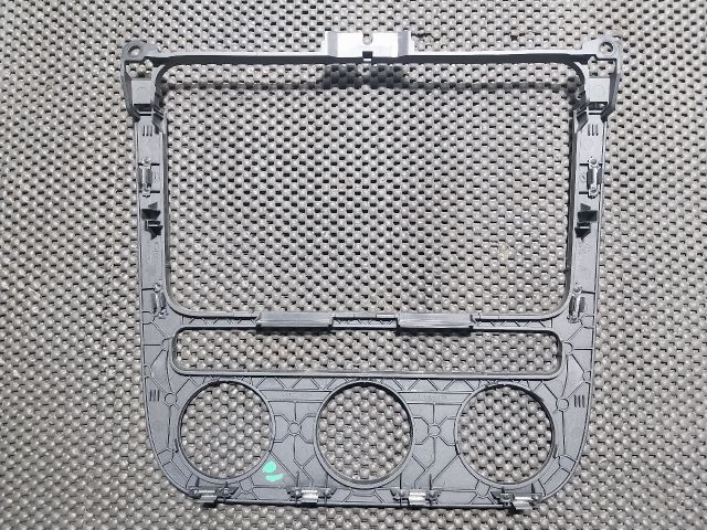 bontott VW GOLF V Középkonzol Keret