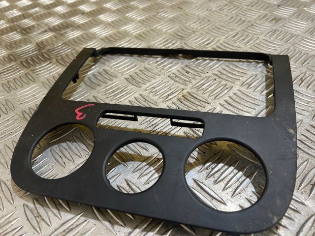 bontott VW GOLF V Középkonzol Keret