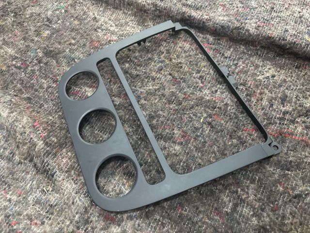 bontott VW GOLF V Középkonzol Keret