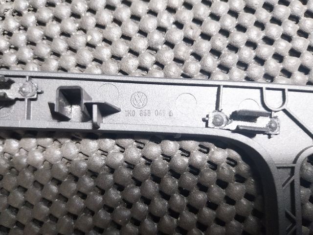 bontott VW GOLF V Középkonzol Keret