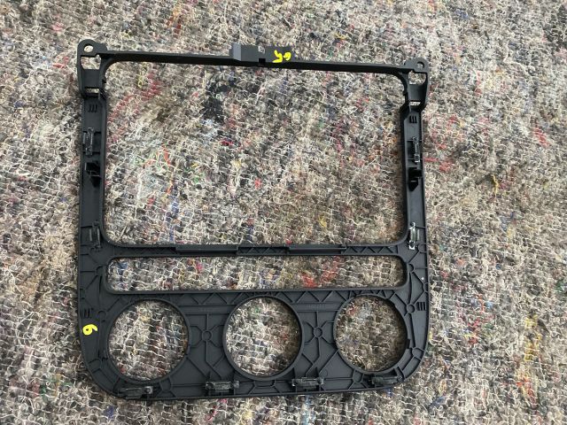 bontott VW GOLF V Középkonzol Keret