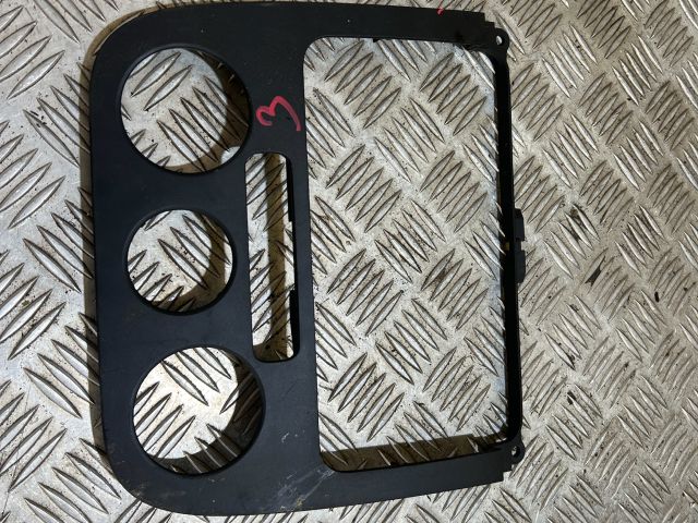 bontott VW GOLF V Középkonzol Keret