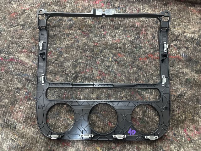 bontott VW GOLF V Középkonzol Keret