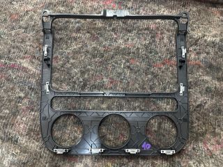 bontott VW GOLF V Középkonzol Keret