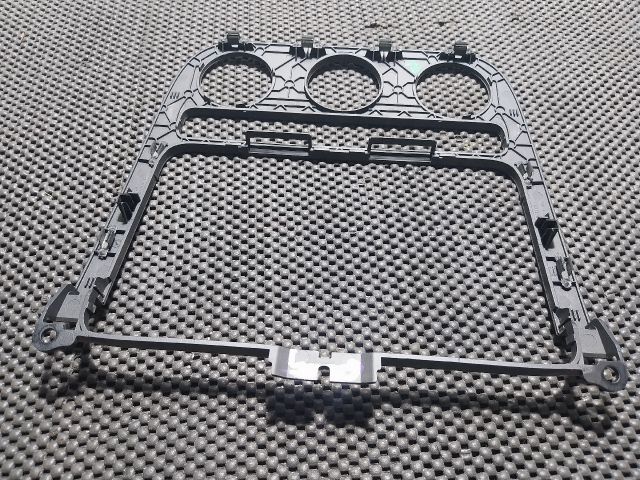 bontott VW GOLF V Középkonzol Keret