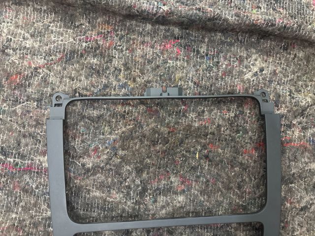 bontott VW GOLF V Középkonzol Keret