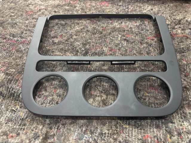 bontott VW GOLF V Középkonzol Keret