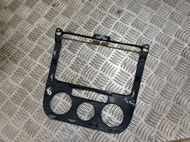 bontott VW GOLF V Középkonzol Keret