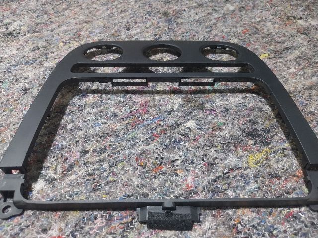 bontott VW GOLF V Középkonzol Keret