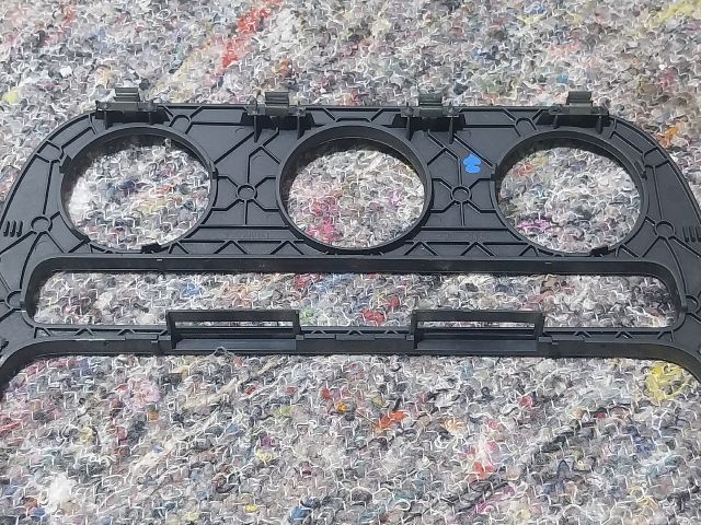 bontott VW GOLF V Középkonzol Keret