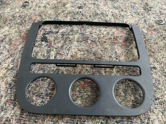 bontott VW GOLF V Középkonzol Keret